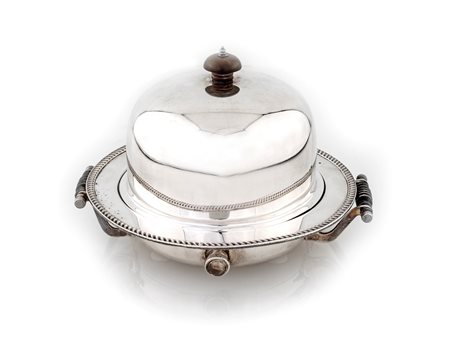 
 

Silver metal chafing dish