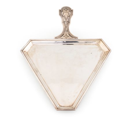 
 

Triangular silver tray with handle