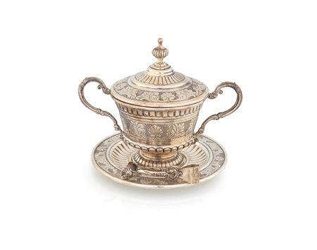 
 

Sugar bowl with lit, plat and tweezers