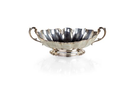 
 

Oval silver centerpiece
