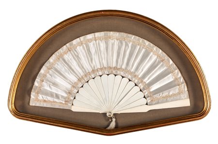 
 

Folding fan