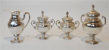 LOTTO DI QUATTRO PEZZI IN ARGENTO 800