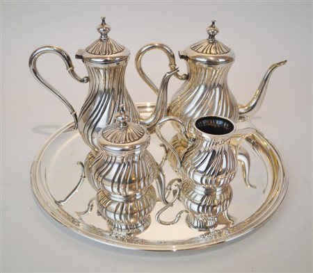 LOTTO COMPOSTO DA CINQUE PEZZI IN ARGENTO 800