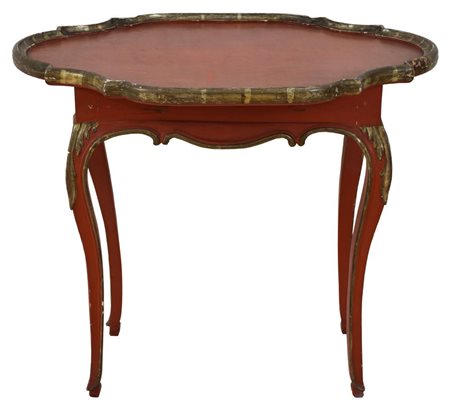 Tavolo da tι laccato rosso e argento cm 73x88x64 XVIII secolo An early XVIII...