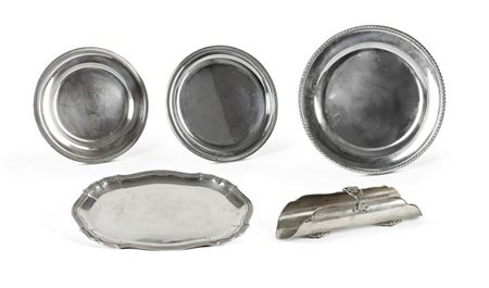 LOTTO DI CINQUE OGGETTI IN ARGENTO Lotto in argento composto da: quattro...