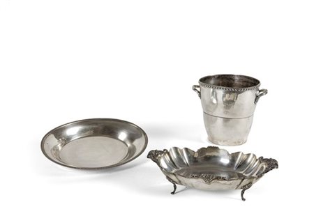 LOTTO DI TRE OGGETTI IN ARGENTO Lotto in argento composto da: un...