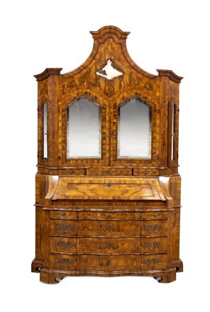 TRUMEAU Imponente trumeau lastronato in radica di noce, mosso sul fronte e...