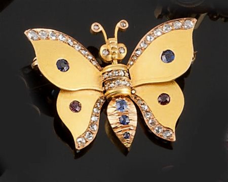 SPILLA Spilla in oro giallo a forma di farfalla con ali satinate,...