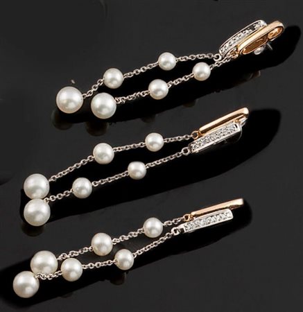 DEMI-PARURE Demi-parure composta da una coppia di orecchini ed un ciondolo in...