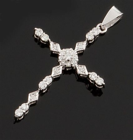 CIONDOLO Ciondolo in oro bianco, a forma di croce, con diamanti taglio...