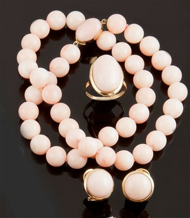 DEMI-PARURE Demi-parure composta da una collana, una coppia di orecchini ed...