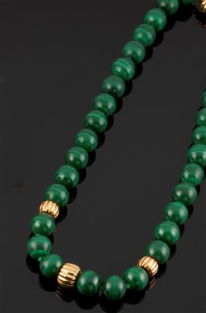 COLLANA Collana composta da boules di malachite; distanziali a sfera e...