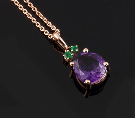 COLLANA Collana in oro rosa con goccia di ametista pendente e due smeraldi...