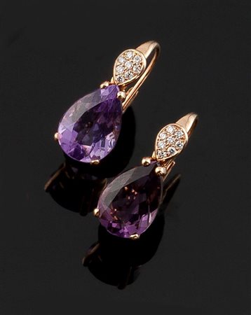 COPPIA DI ORECCHINI Coppia di orecchini in oro giallo, a monachella, con due...