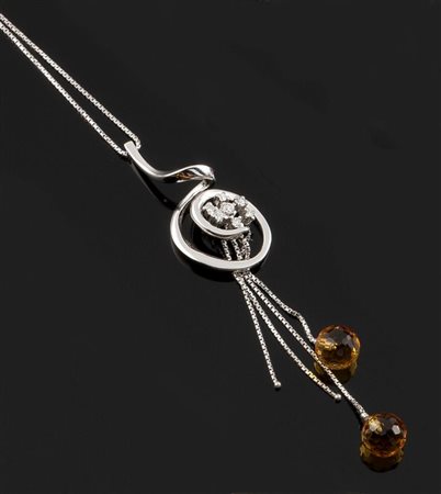 CATENA CON CIONDOLO Catena in oro bianco con ciondolo di forma fantasia con...