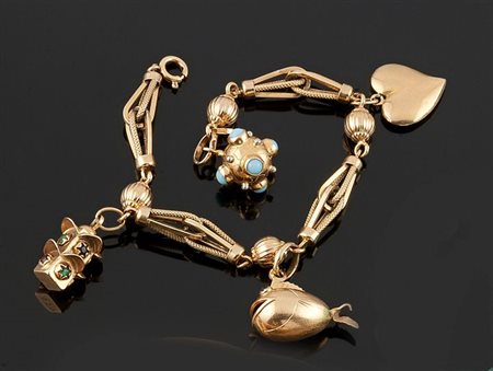BRACCIALE Bracciale in oro giallo, maglie a losanga intervallate da boules e...