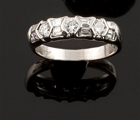 SALVINI Anello in oro bianco, sommità con diamanti taglio brillante e...