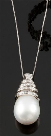 CATENA CON CIONDOLO Catena con ciondolo in oro bianco con grande perla...