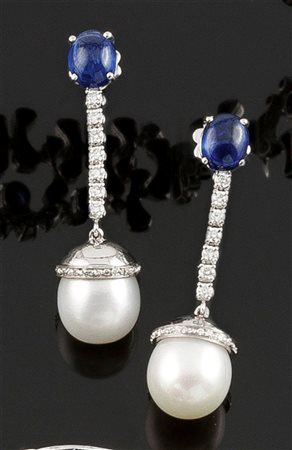 COPPIA DI ORECCHINI Coppia di orecchini pendenti in oro bianco: due zaffiri...