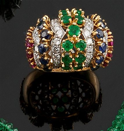 ANELLO Anello in oro giallo, a fascia, con sommità in diamanti taglio...