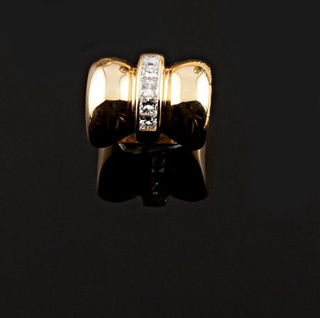 REPOSSI Anello in oro giallo, firmato "Repossi", sommità a forma di fiocco,...
