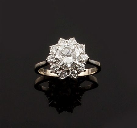 ANELLO Anello in oro bianco con al centro grande diamante taglio vecchio di...