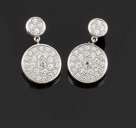 COPPIA DI ORECCHINI Coppia di orecchini composti da due dischi in oro bianco...