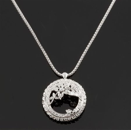 CATENA CON CIONDOLO Catena con ciondolo in oro bianco di forma tonda e decori...