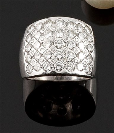 ANELLO Anello in oro bianco, a fascia, con pavè diamanti taglio brillante per...