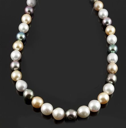 COLLANA DI PERLE Collana di perle australiane e Tahiti variegate, dal diam di...