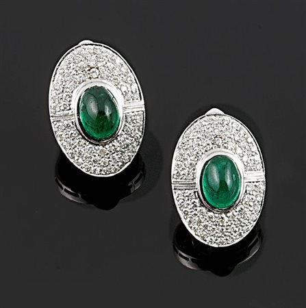 COPPIA DI ORECCHINI Coppia di orecchini in oro bianco, di forma ovale, con...