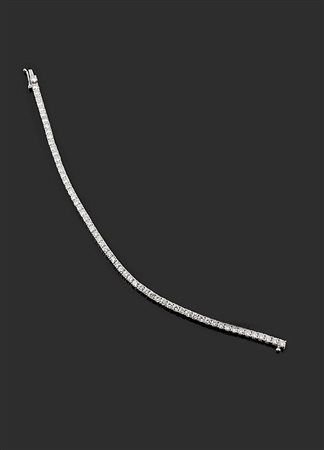 BRACCIALE Bracciale in oro bianco, modello tennis, con sessantadue diamanti...