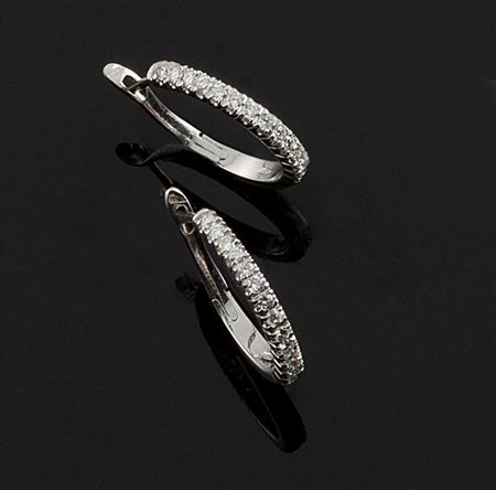 BLISS Coppia di orecchini in oro bianco, firmati "Bliss", a forma di cerchio,...