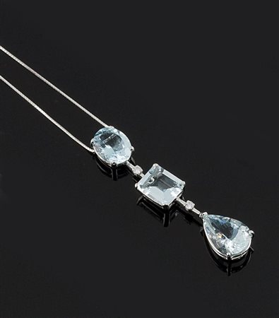 CATENA CON CIONDOLO Catena con ciondolo in oro bianco composto da tre...