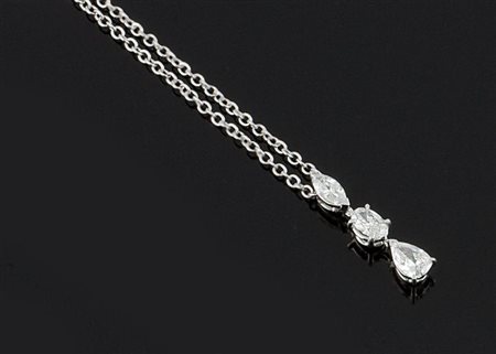 CATENA CON CIONDOLO Catena con ciondolo in oro bianco con tre diamanti taglio...