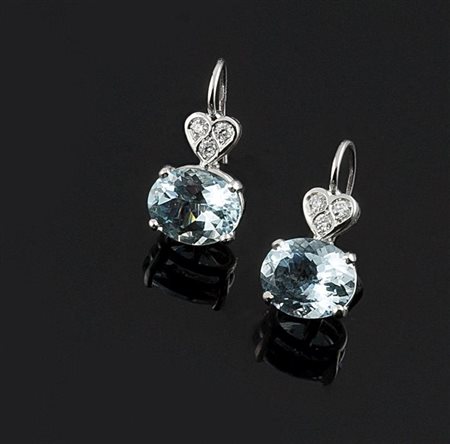 COPPIA DI ORECCHINI Coppia di orecchini in oro bianco con due acquamarine di...