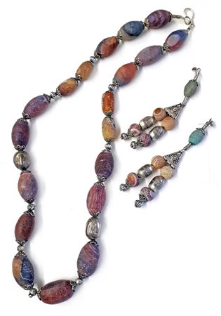 PARURE COMPOSTA DA COLLANA E ORECCHINI IN PIETRE DURE lung. cm 50 produzione...