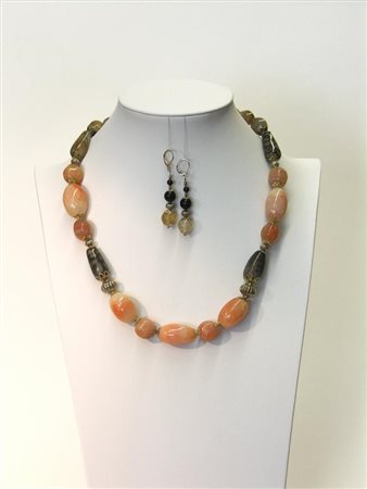 PARURE COMPOSTA DA COLLANA E ORECCHINI IN PIETRE DURE lung. cm 60 produzione...