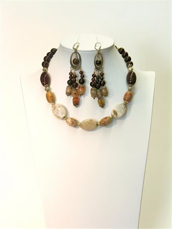 PARURE COMPOSTA DA COLLANA E ORECCHINI IN PIETRE DURE lung. cm 50 produzione...
