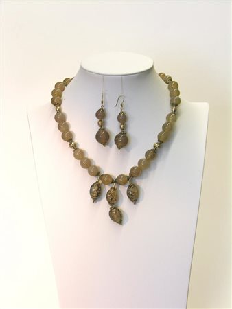 PARURE COMPOSTA DA COLLANA E ORECCHINI IN PIETRE DURE lung. cm 55 produzione...