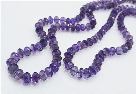 COPPIA DI FILI DI AMETISTE formate da una serie di ametiste taglio briolette...