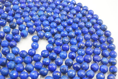 TRE FILI DI LAPISLAZZULI tre lunghe collane realzizzate da una serie di...