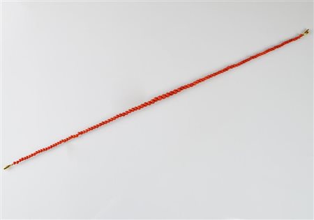 GIROCOLLO IN CORALLO realizzaro ad una fila di coralli rossi di forma sferica...