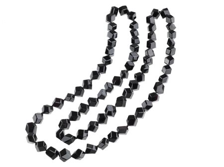 COLLANA IN GRANATI realizzata ad una fila di granati sfaccettati, lunghezza...