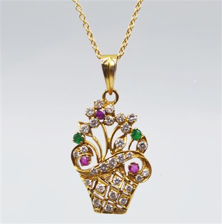 CATENA CON PENDENTE IN ORO GIALLO, DIAMANTI, RUBINI E SMERALDI pendente...