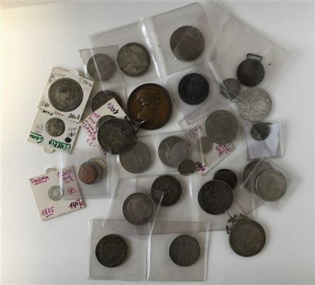 MONETE E MEDAGLIE 
Lotto composto da oltre 30 fra monete e medaglie di varie ep