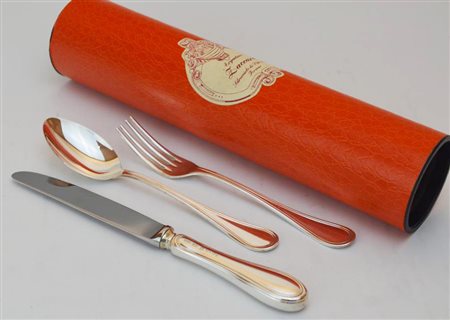 LOTTO DI TRE POSATE IN ARGENTO 800 composto da forchetta,cucchiaio e coltello...