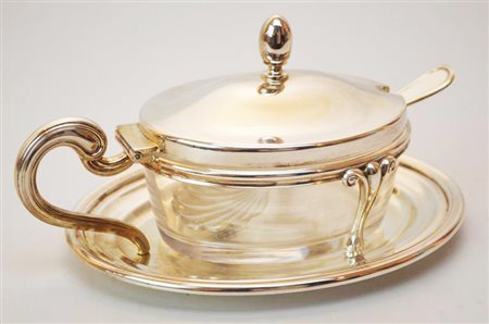 FORMAGGERA IN VETRO E ARGENTO 800 di forma ovale, costituita da una vaschetta...