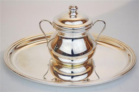 LOTTO DI DUE PEZZI IN ARGENTO 800 composto da vassoio ovale firma GREGGIO di...