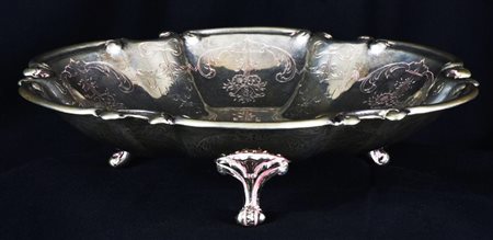 ALZATINA IN ARGENTO CESELLATO E SBALZATO CON PIEDINI h cm 5 - diam cm 19,5 gr...